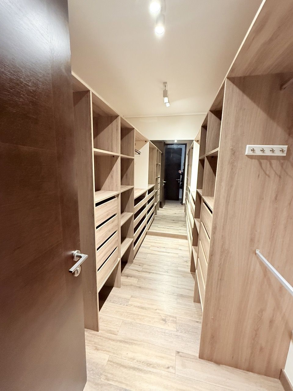 Espectacular Depto. En Sector Residencial Dehesa Central