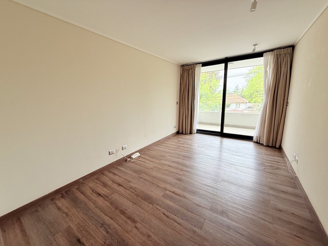 Espectacular Depto. En Sector Residencial Dehesa Central